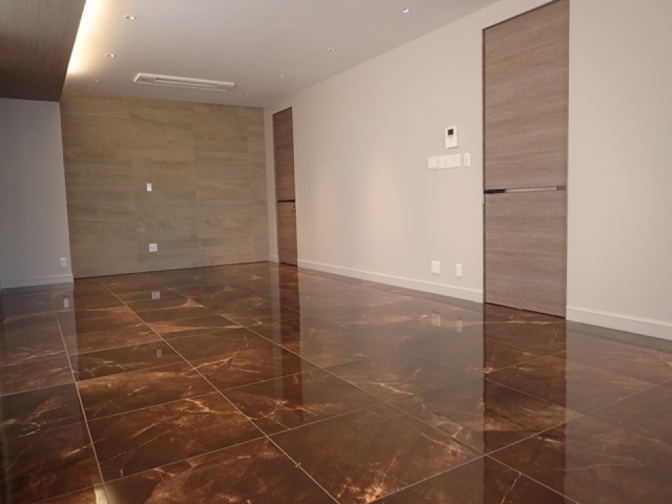 高級感のある大理石の床。