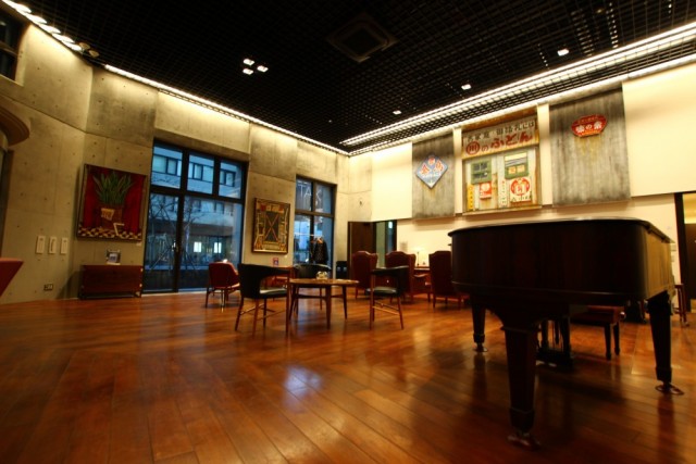 ラウンジは高級感があります。