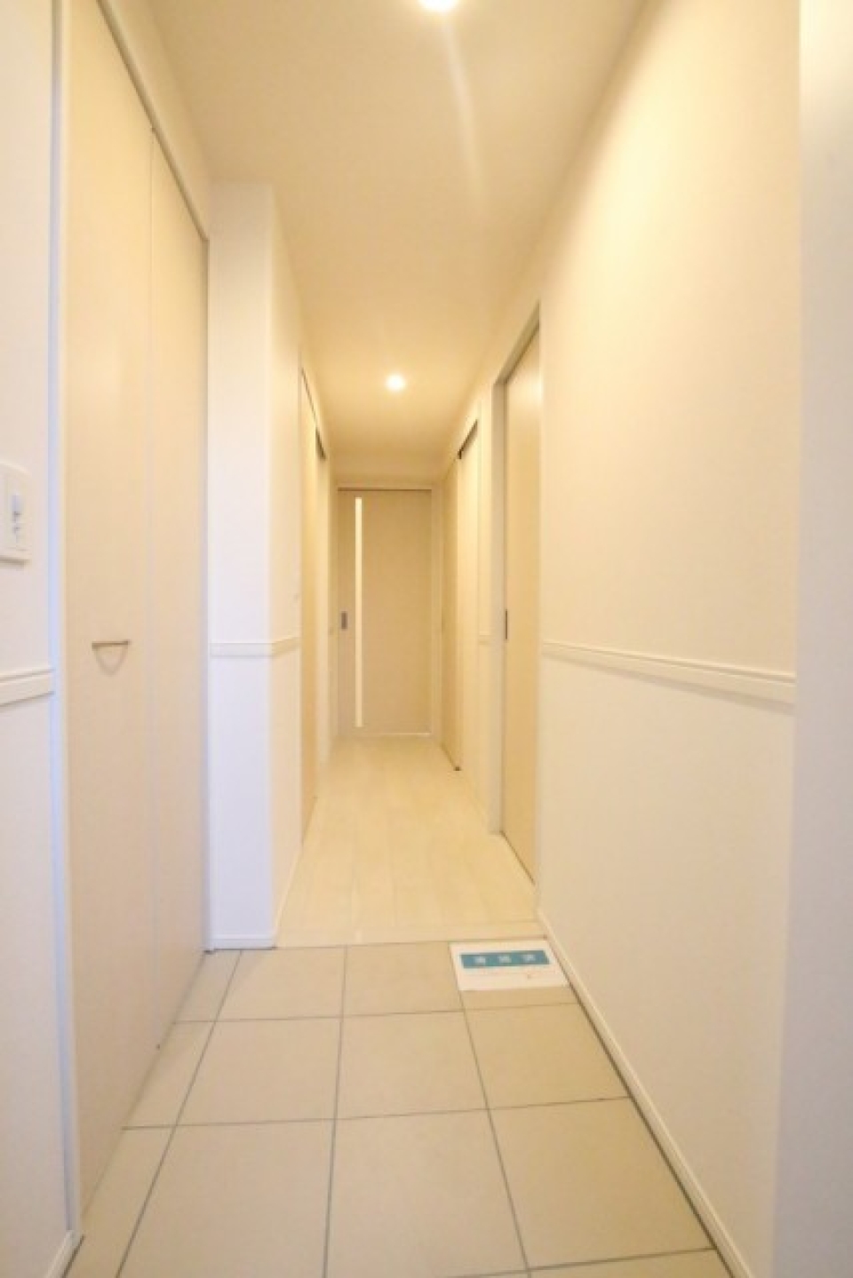 玄関です。左の扉には、、、