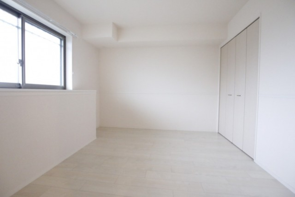 洋室6.5帖。クローゼット完備。