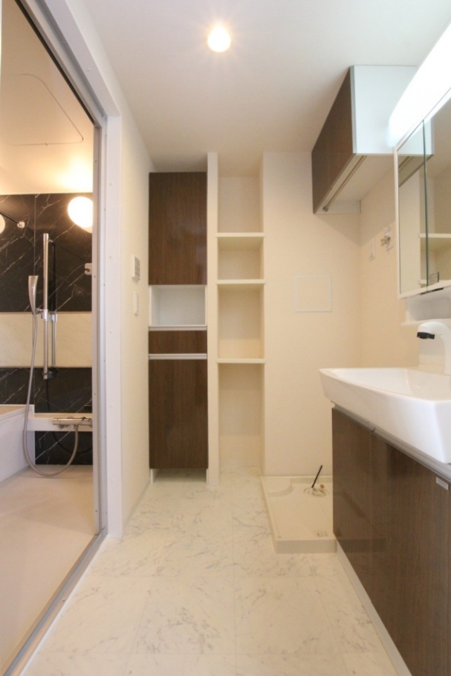 脱衣所の収納もすごく充実！