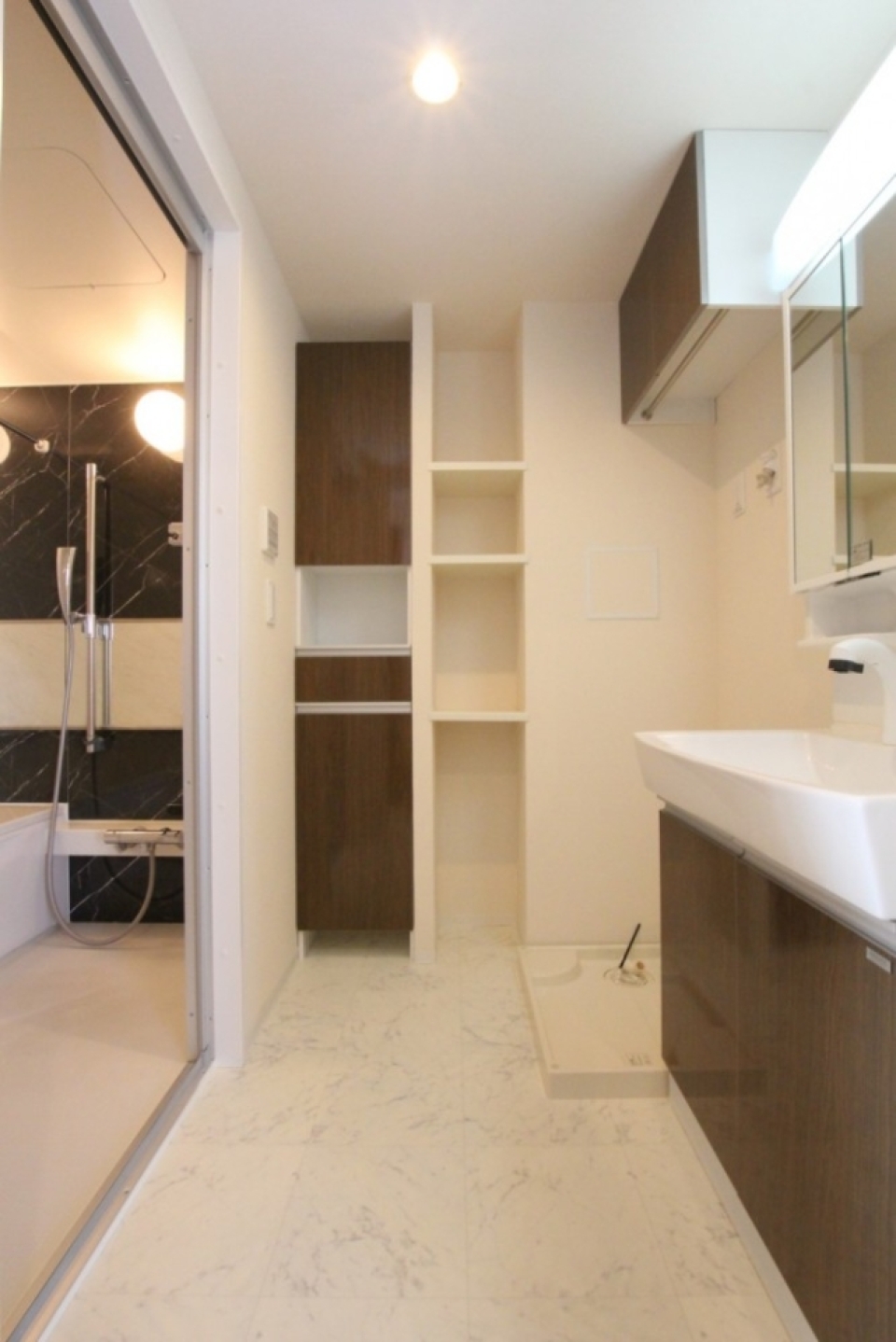 脱衣所の収納もすごく充実！