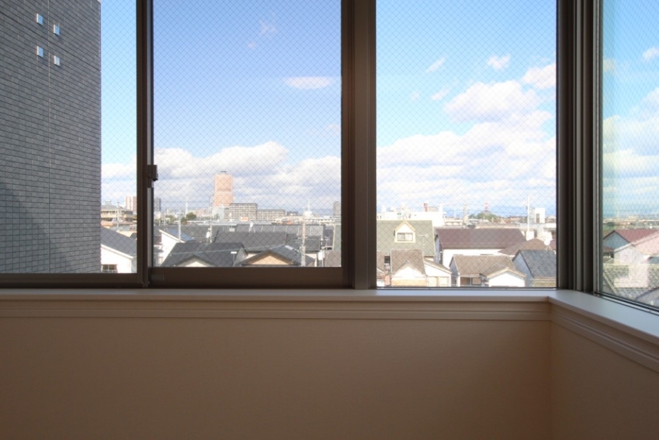 2面を窓にして眺めも採光も最高！