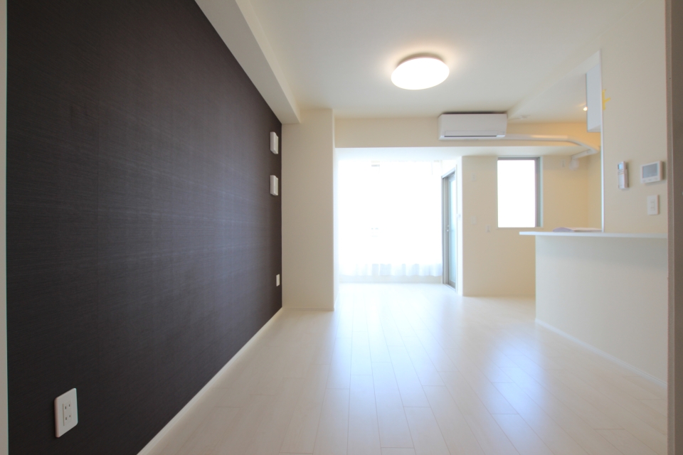 白&times;ブラウンの空間。素敵！