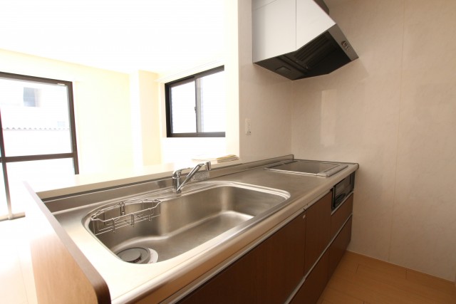 IHコンロつきのキッチン。