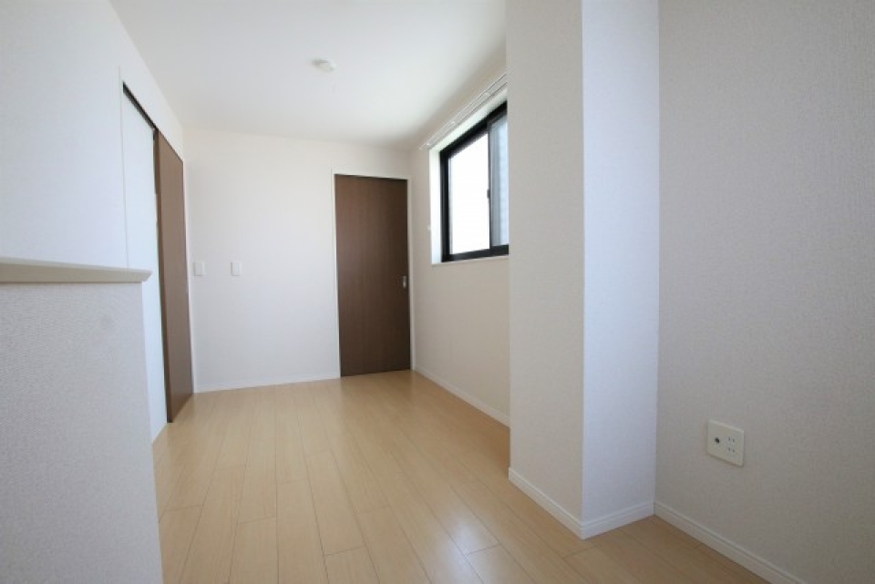 洋室6.3帖。ウォークインクローゼット付きです。