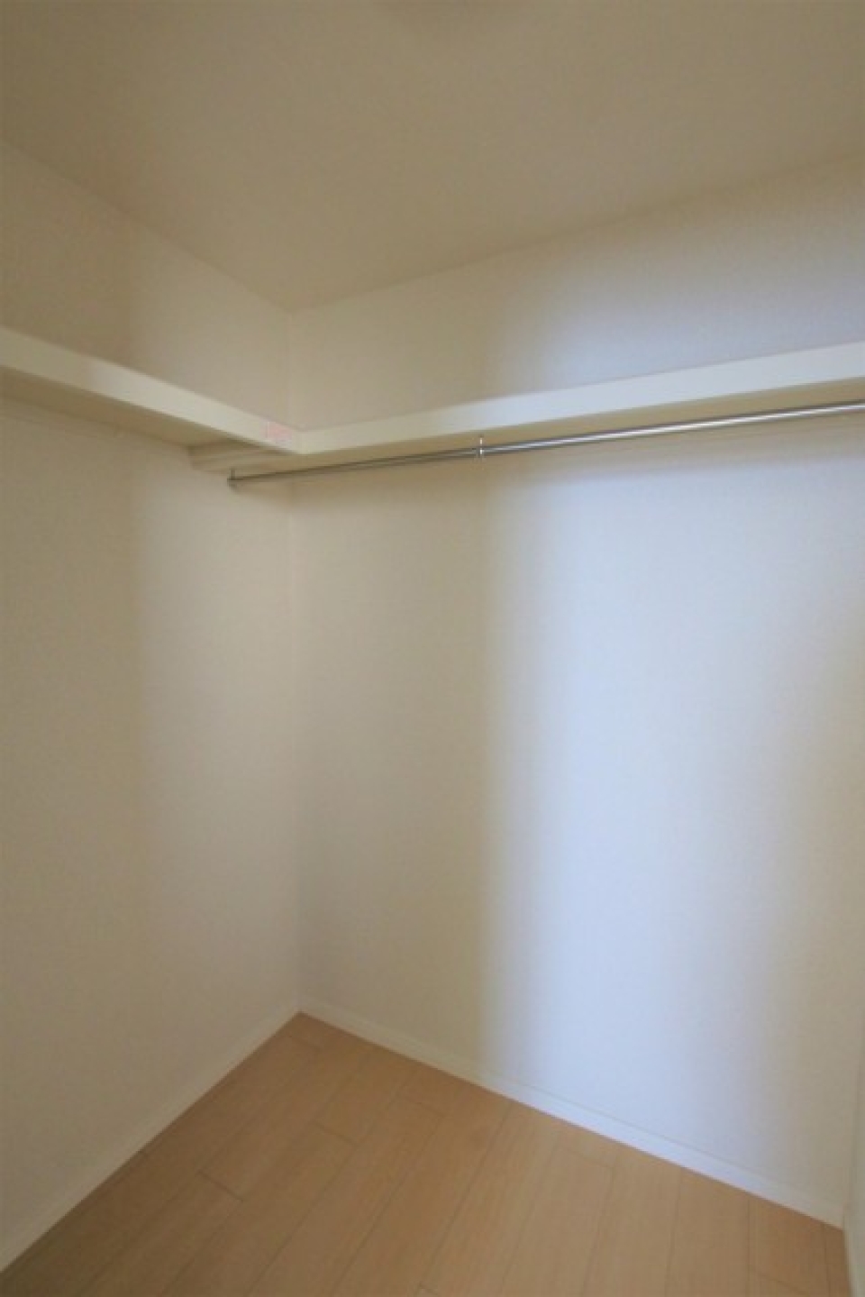 スペースたっぷりのウォークインクローゼット。