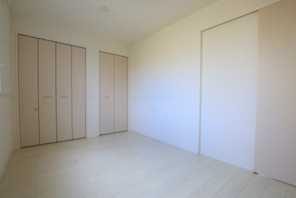 洋室6帖。クローゼット2つ付きです。