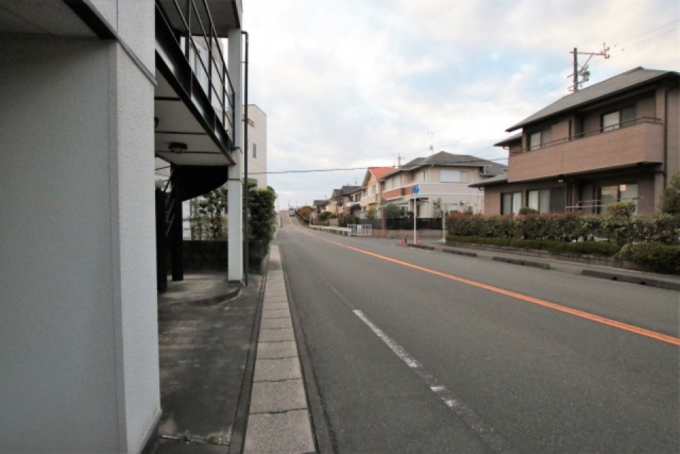 線路北側へ繋がっている道路。