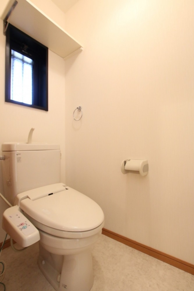 シャワートイレ付きのトイレ。