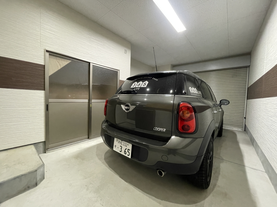 ミニクーパーを停めてもゆとりがあります
