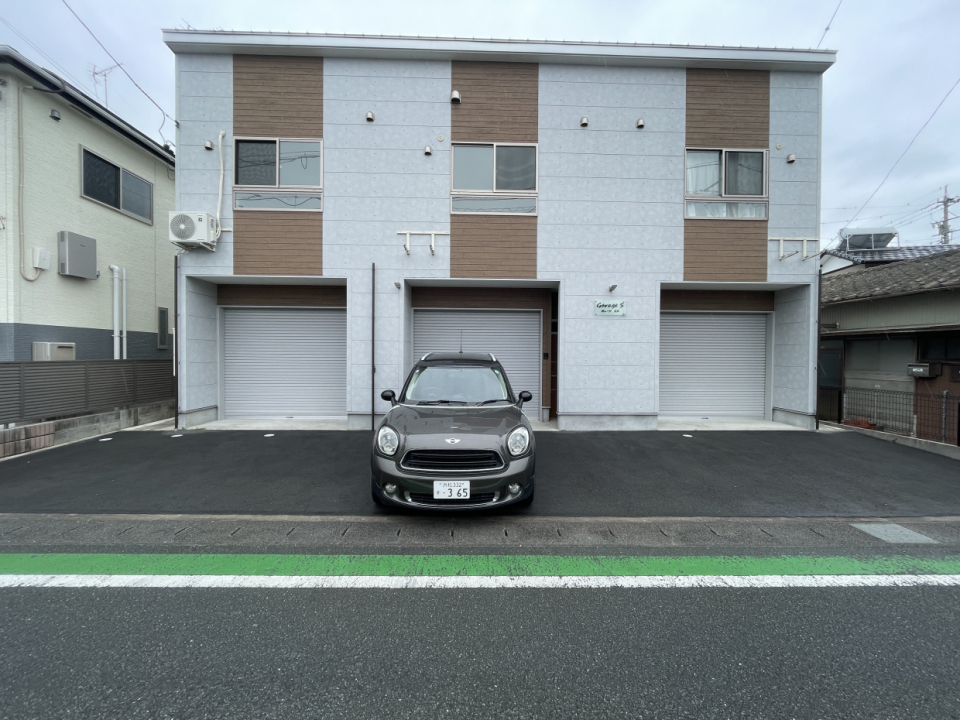 外観。3戸の真ん中のお部屋です