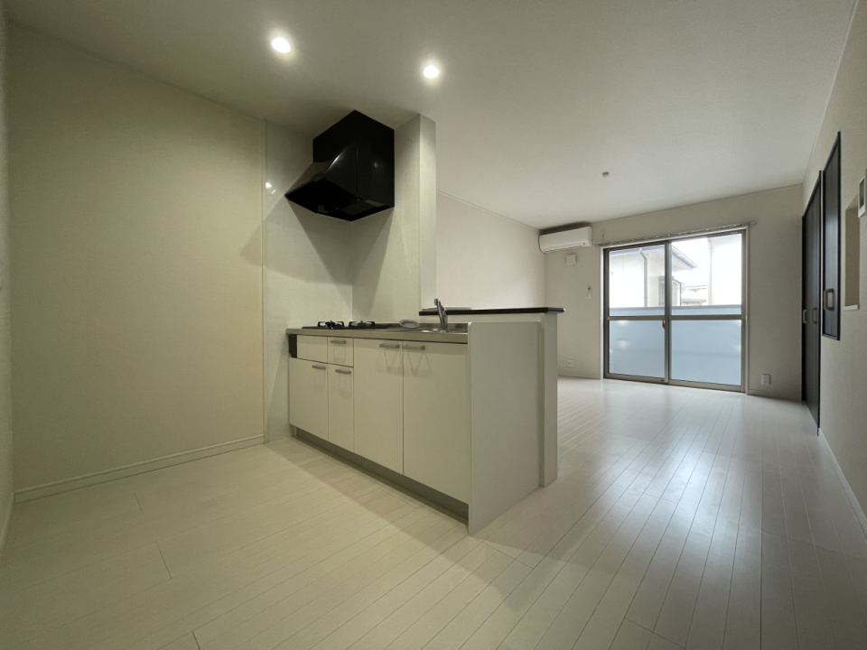 対面キッチン。キッチンスペースもしっかり確保されています