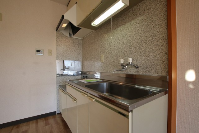 シンプルなキッチン。