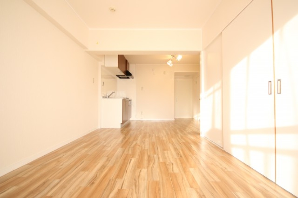 13帖のLDK。隣とつなげることができます。