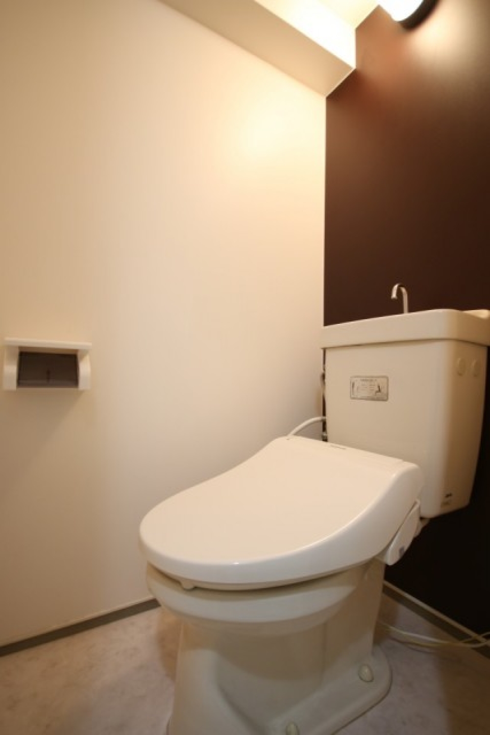 トイレは若干狭め...だけど逆に落ち着くかも。