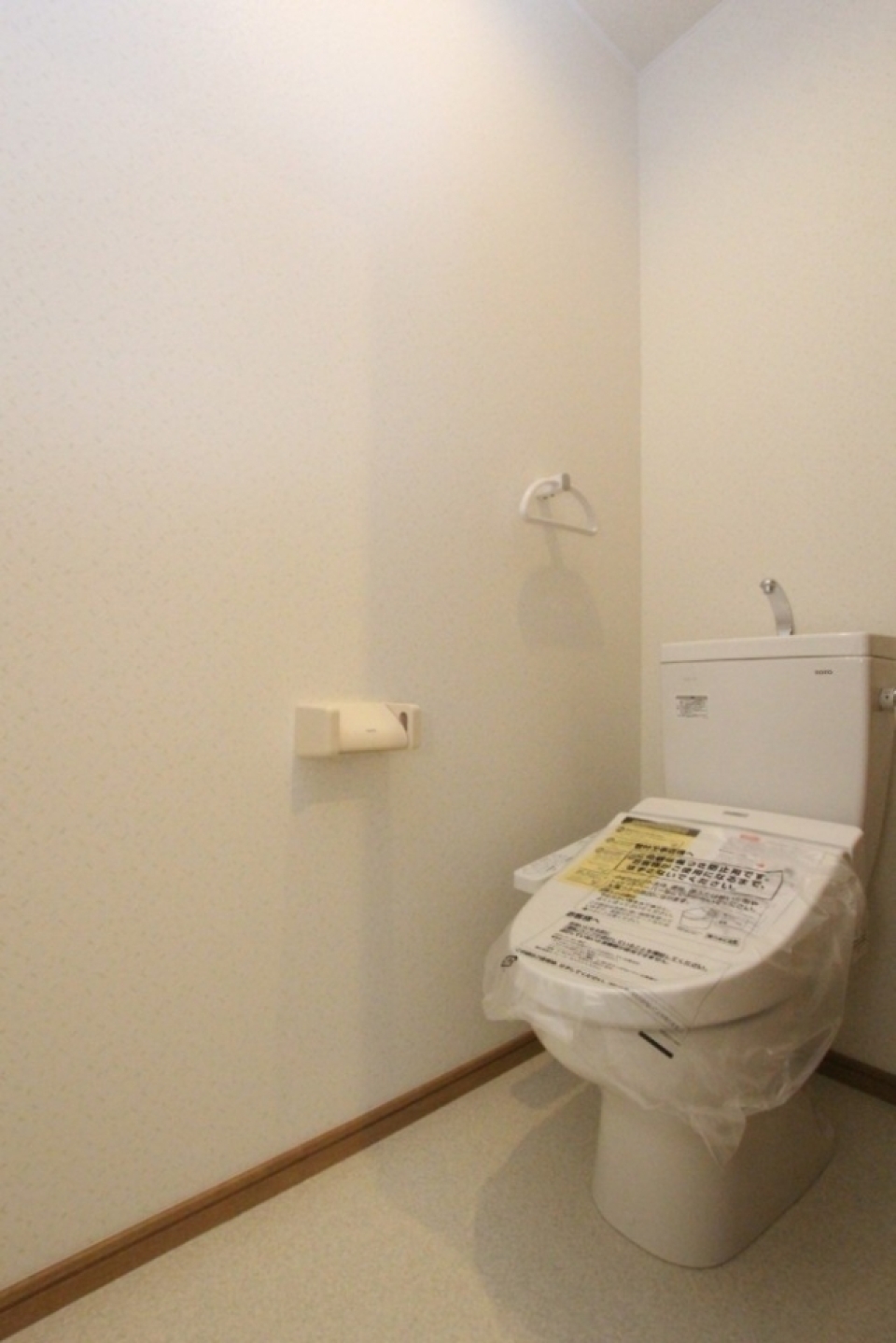 トイレと浴室の間に挟まれた洗面空間