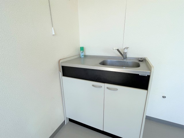 ミニキッチン。ガスの引き込みはありませんのでご注意。