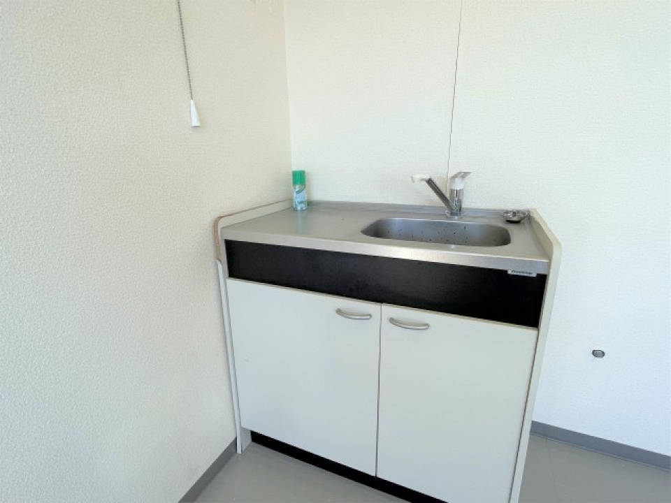 ミニキッチン。ガスの引き込みはありませんのでご注意。