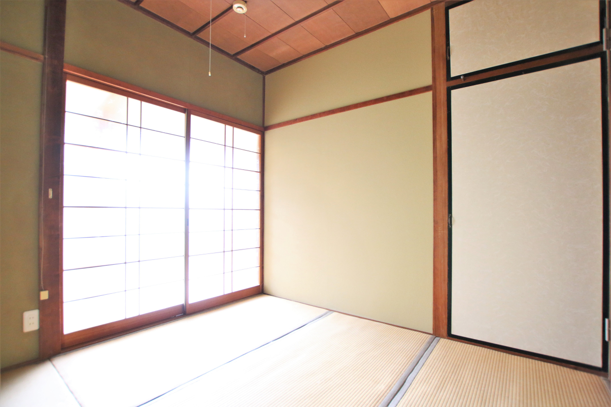 和室4.5帖。襖から差し込む光ってきれいです