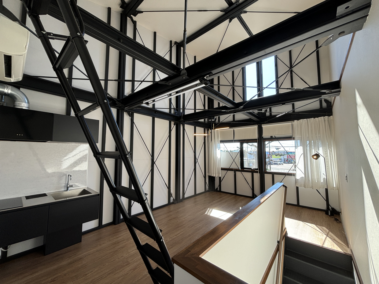 見てください、この吹き抜けの開放感抜群の空間！