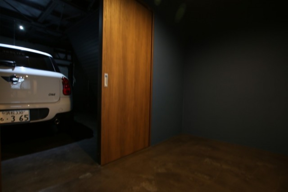 ガレージ裏のスペース