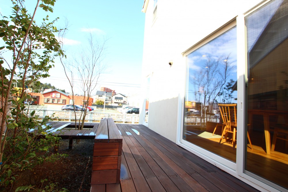 ウッドデッキのあるお庭。