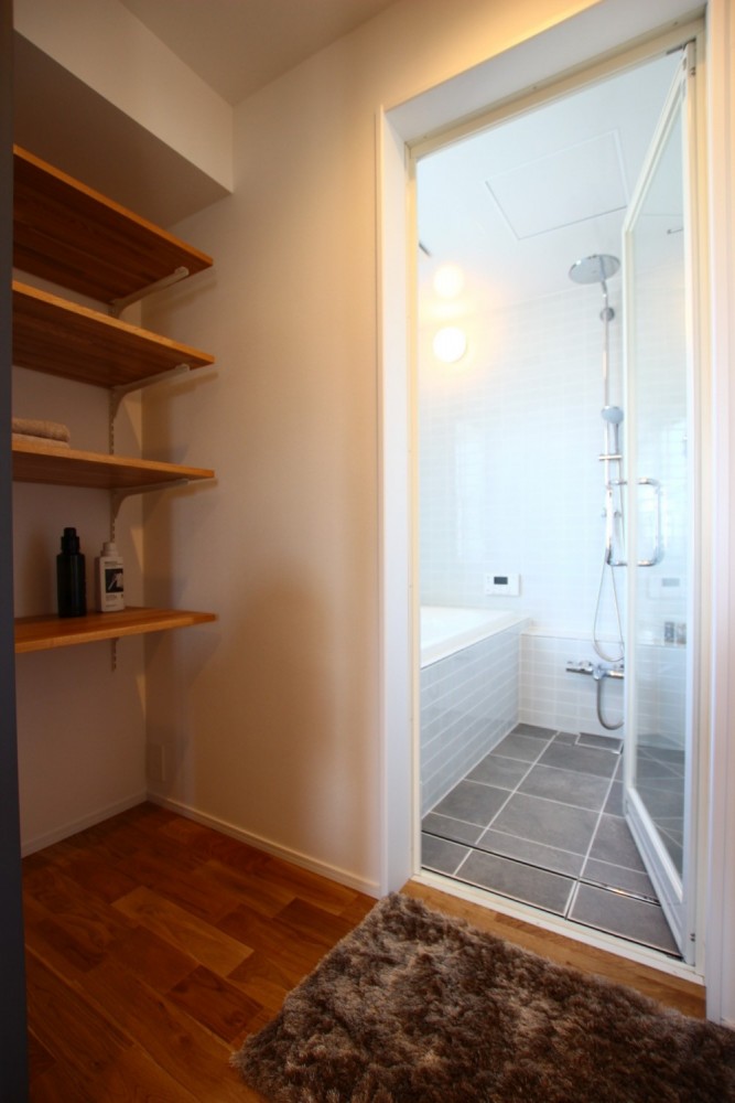 お風呂は2階にあり。