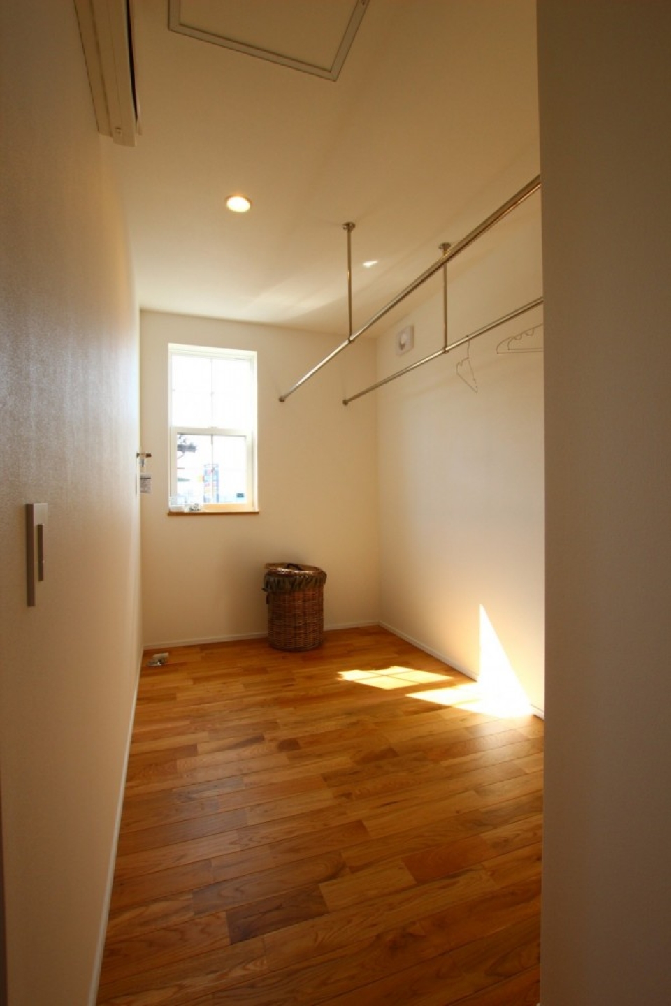 ランドリールーム。奥に洗濯機を置けます！