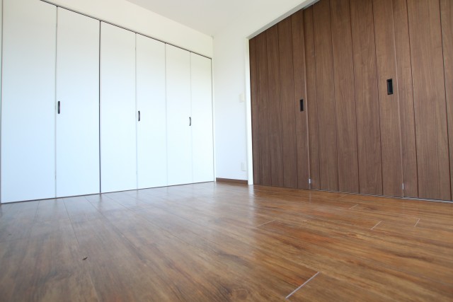 洋室5.5帖に大きなクローゼットがあります