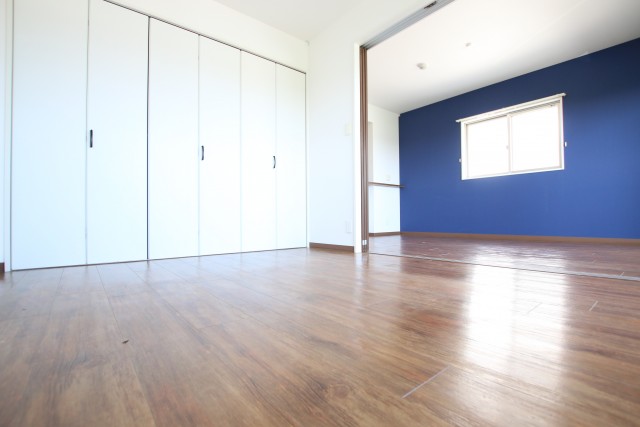 洋室とLDKの仕切りを開けると広々としたワンルームにもなります