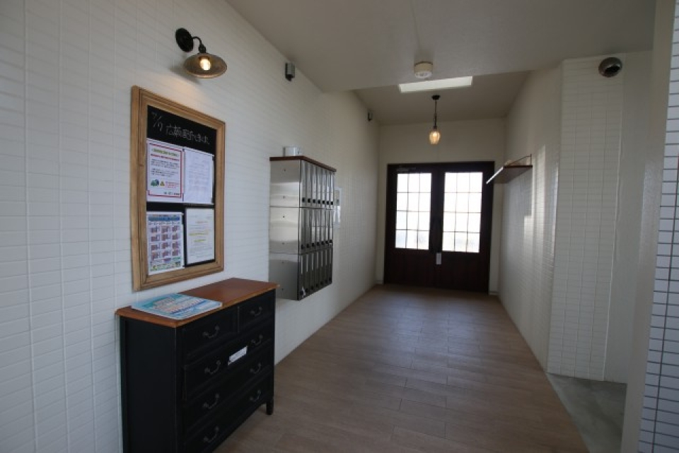 エントランスすらもカフェのよう。控えめに言って最高です