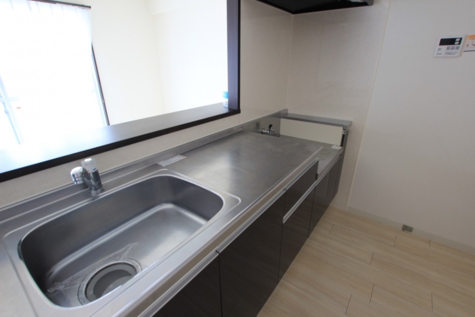 カウンターキッチンは2人並べる長さ