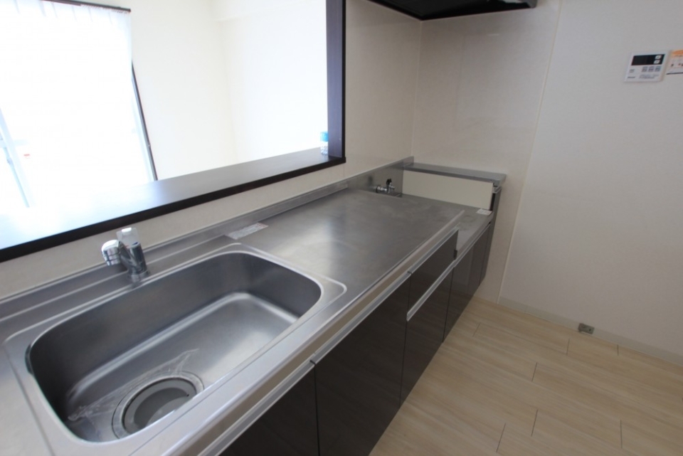 カウンターキッチンは2人並べる長さ