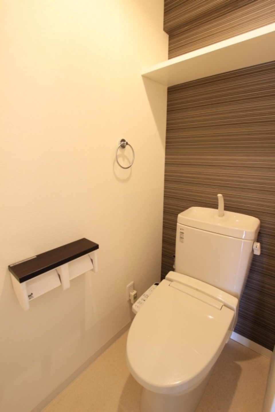 トイレットペーパーホルダー2個付き。