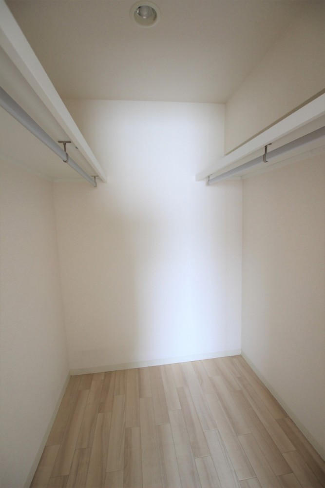 クローゼット（大）。