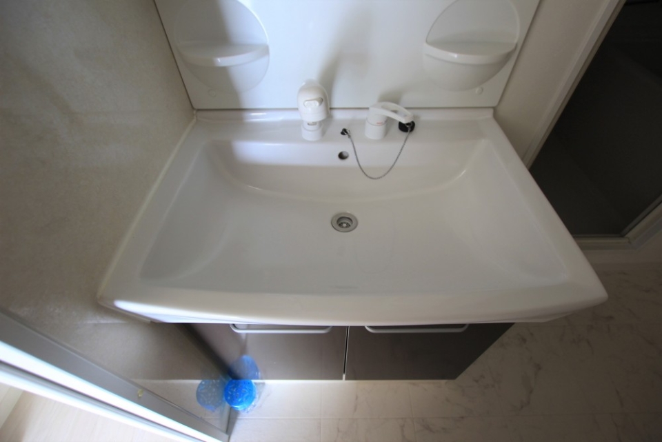 広々とした洗面台。