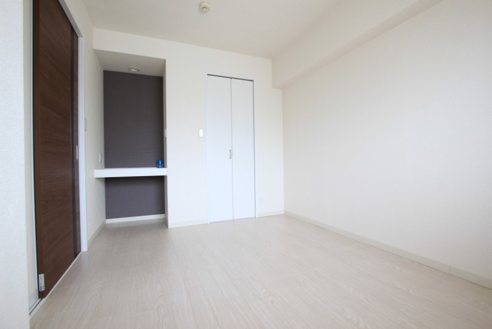 クローゼット（大）完備、洋室。