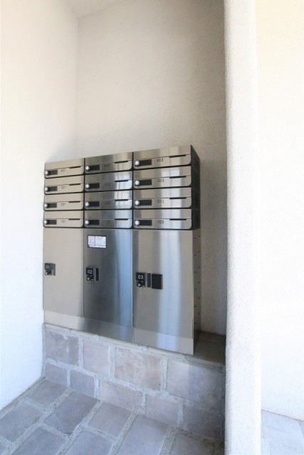 便利な宅配ボックスあります。