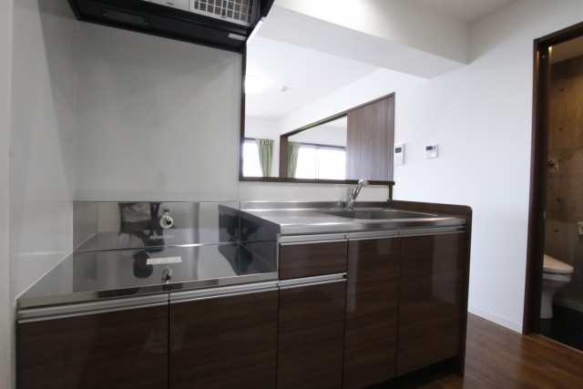 キッチンは対面キッチン。　