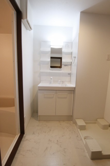 洗面もおしゃれで機能的　