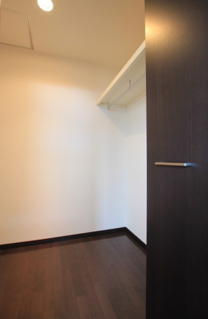 ウォークインクローゼットは7帖の洋室から繋がります。