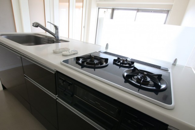 コンロ3つ。広いシンク。
