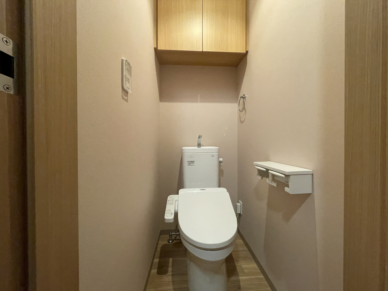 トイレにも棚付き