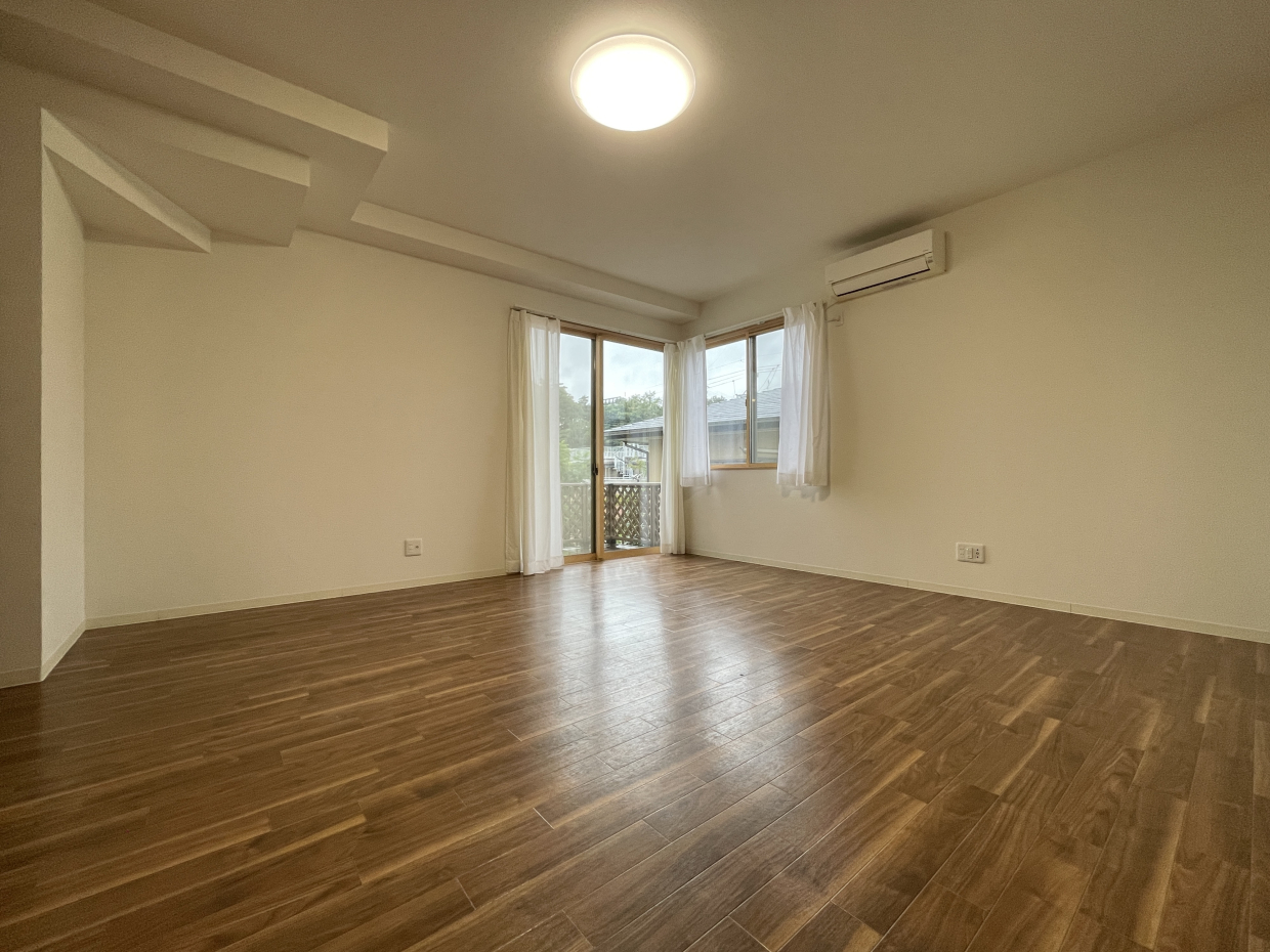 窓はこの角2面のみです