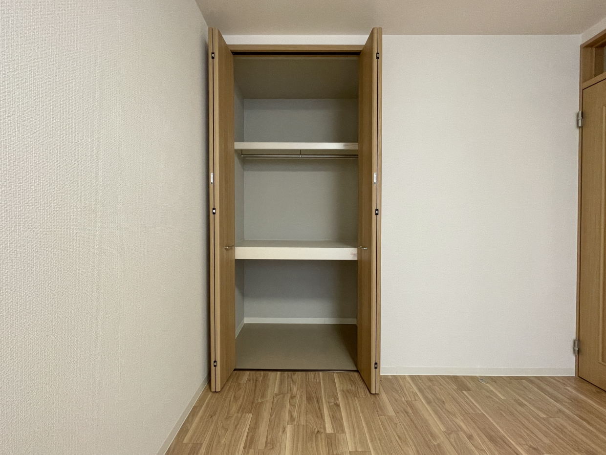 押入タイプのクローゼット。ちょっとコンパクトめ