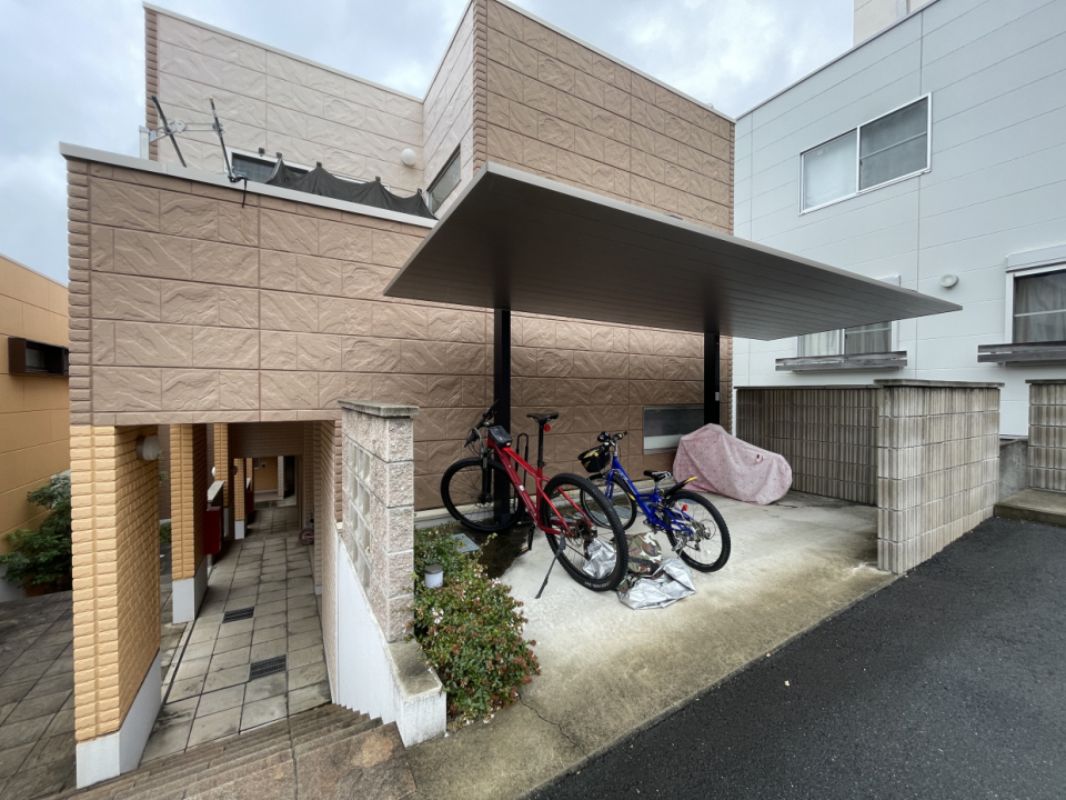 屋根付きの駐輪場