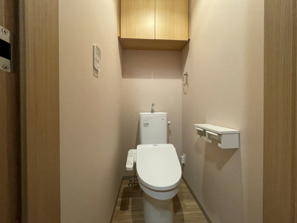 トイレにも棚付き