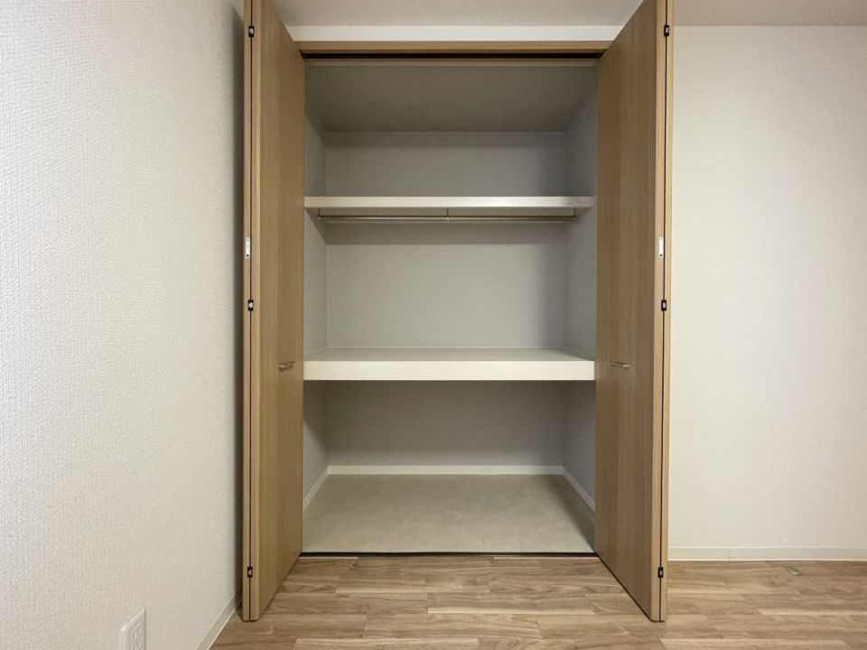収納はこちらも押入タイプ。7.5条よりも大きめです