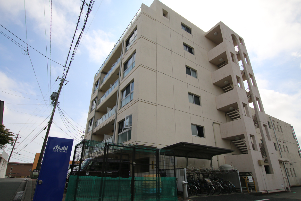 蜆塚の小高い丘の上。